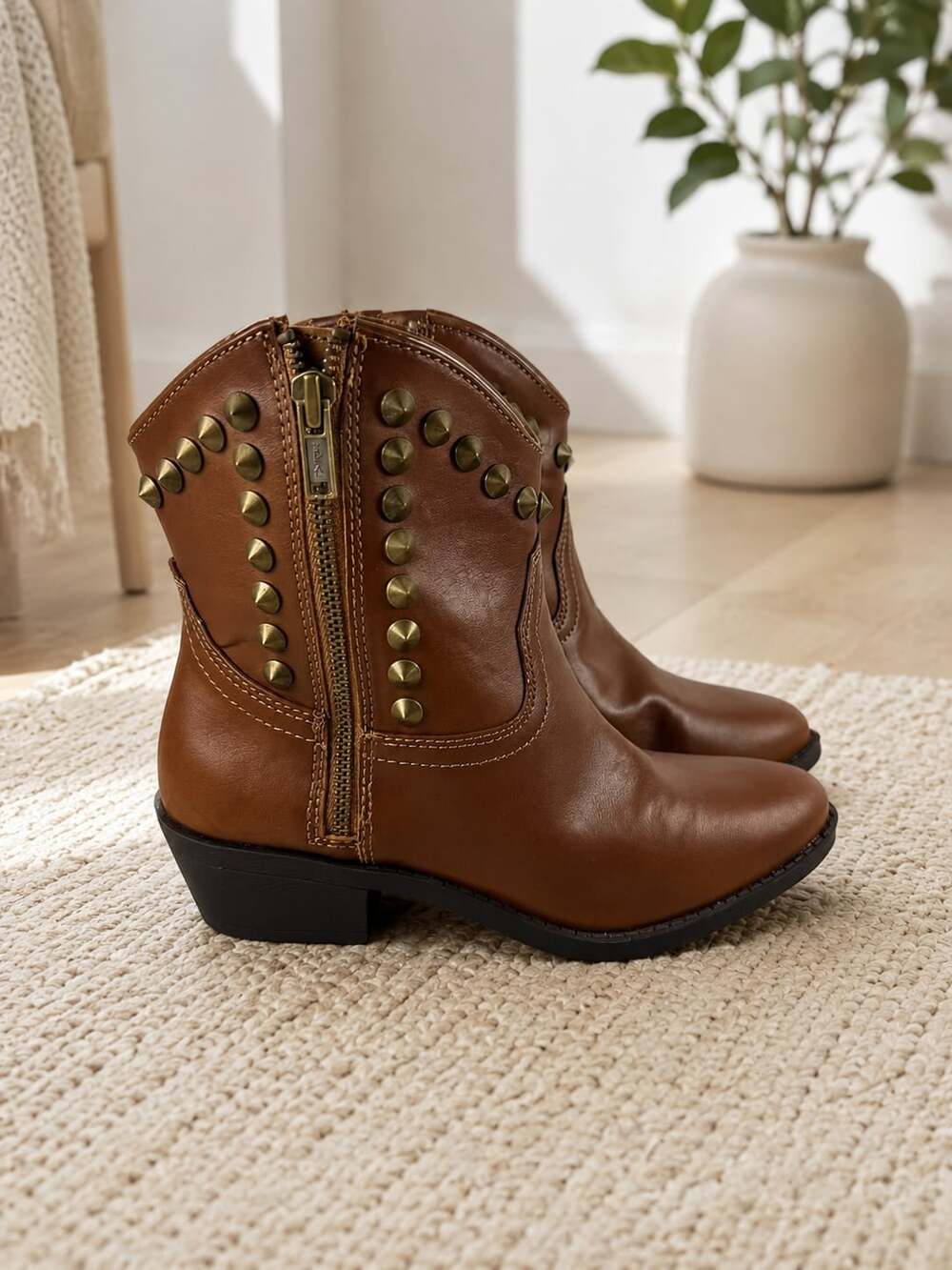 Rock & Republic Billie Studded Western Ankle Boots Cognac Leather Sz 6M